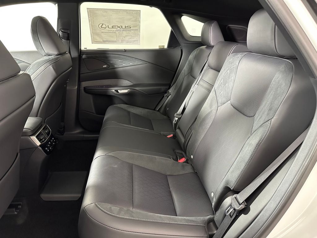 2026 Lexus RX 450h+ Luxury - Photo 17