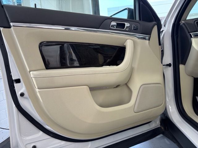 2015 Lincoln MKS Base