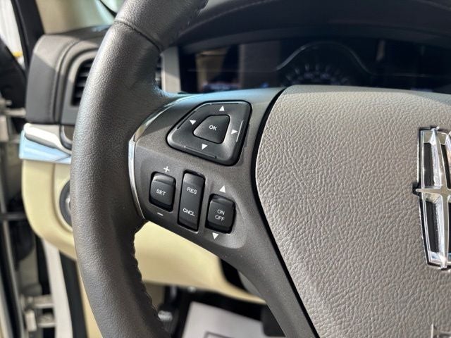 2015 Lincoln MKS Base
