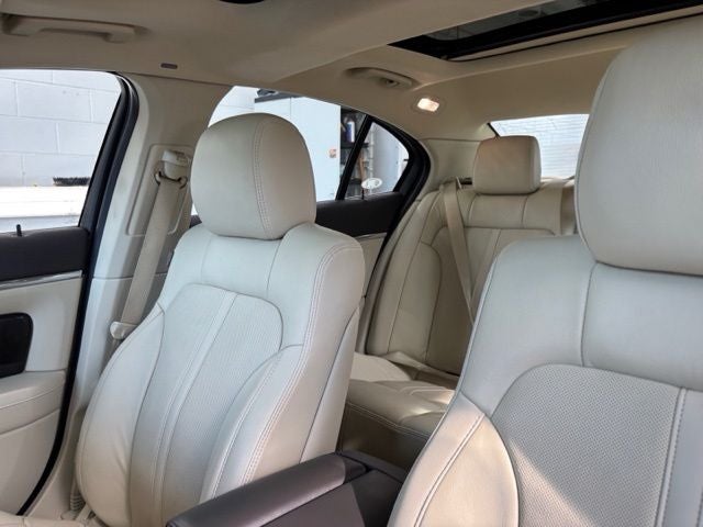 2015 Lincoln MKS Base