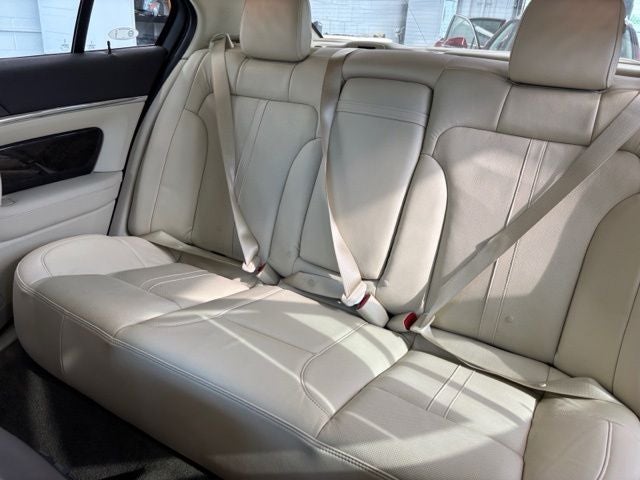 2015 Lincoln MKS Base