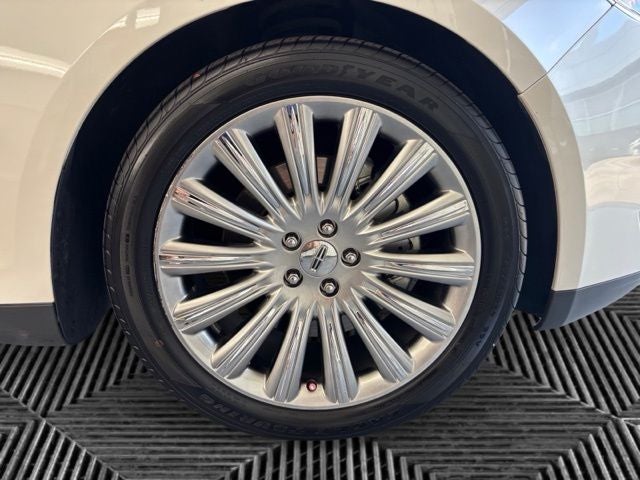 2015 Lincoln MKS Base
