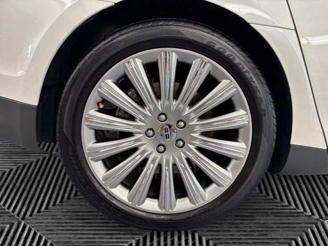 2015 Lincoln MKS Base
