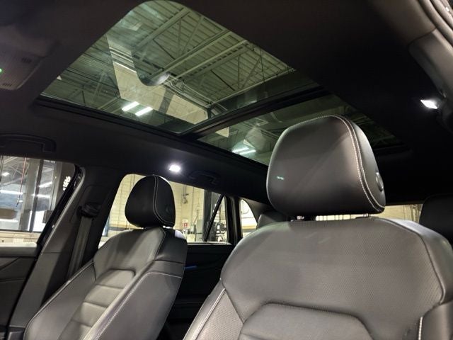 2024 Volkswagen Atlas Cross Sport 2.0T SEL R-Line