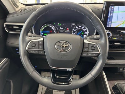 2021 Toyota Highlander Hybrid Platinum