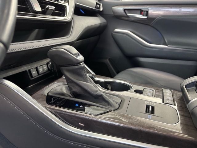 2021 Toyota Highlander Hybrid Platinum