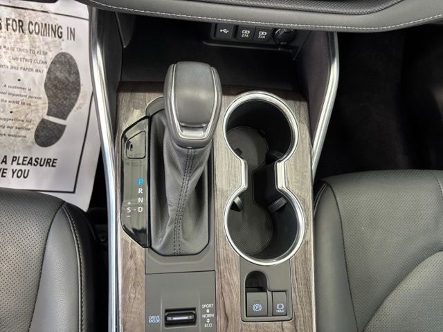 2021 Toyota Highlander Hybrid Platinum