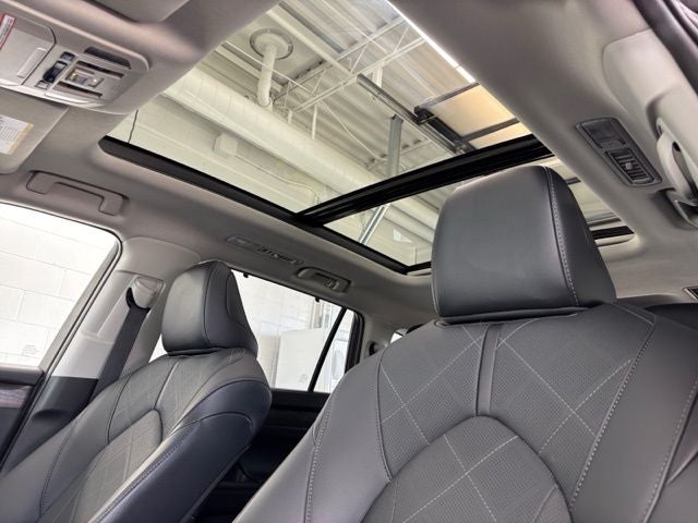 2021 Toyota Highlander Hybrid Platinum