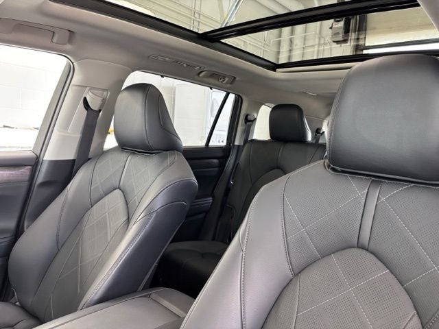 2021 Toyota Highlander Hybrid Platinum