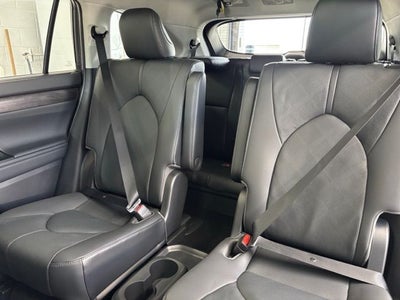 2021 Toyota Highlander Hybrid Platinum