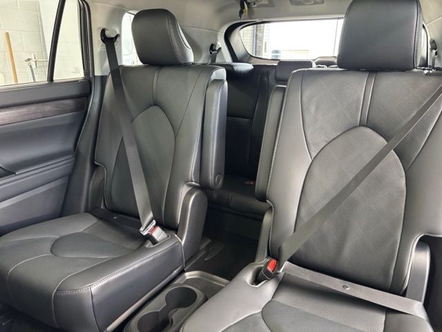 2021 Toyota Highlander Hybrid Platinum