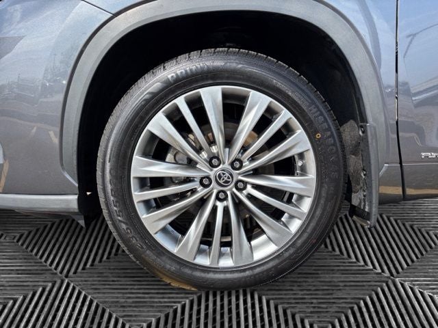 2021 Toyota Highlander Hybrid Platinum