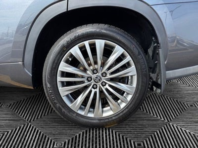 2021 Toyota Highlander Hybrid Platinum