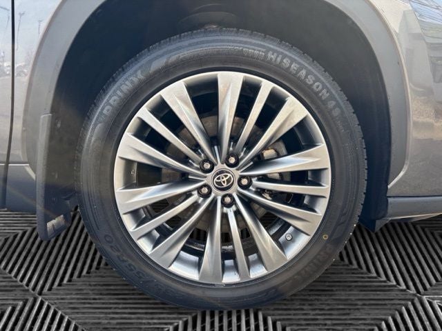 2021 Toyota Highlander Hybrid Platinum