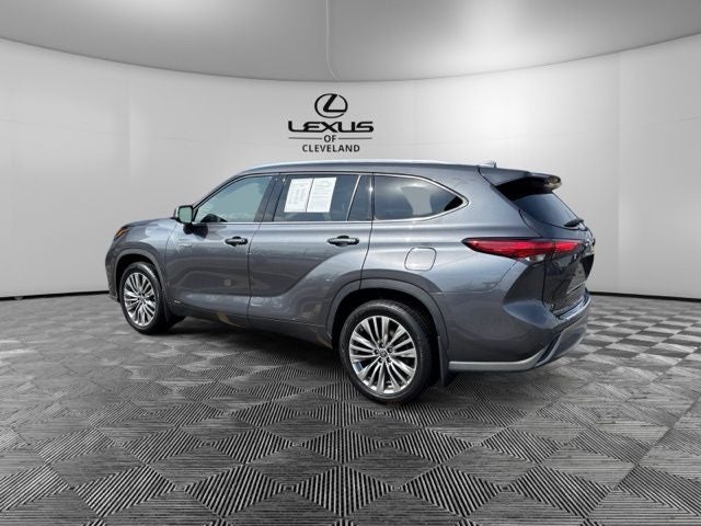 2021 Toyota Highlander Hybrid Platinum