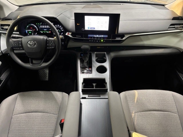 2025 Toyota Sienna LE 8 Passenger