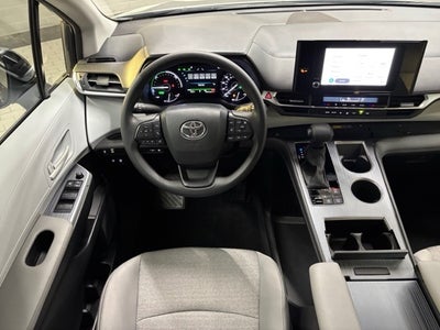 2025 Toyota Sienna LE 8 Passenger