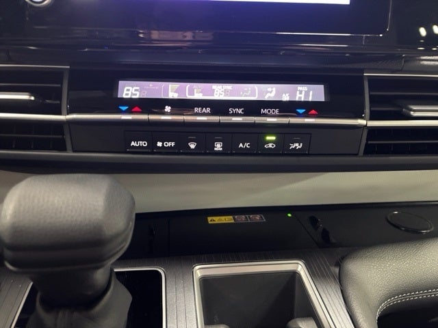 2025 Toyota Sienna LE 8 Passenger