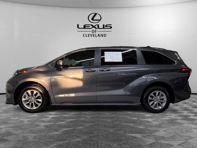 2025 Toyota Sienna LE 8 Passenger