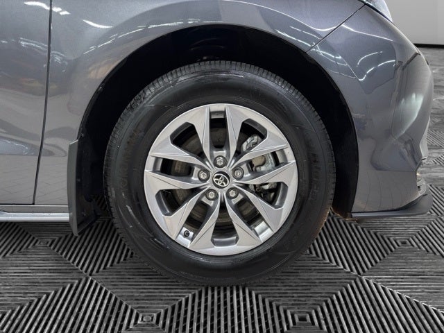 2025 Toyota Sienna LE 8 Passenger