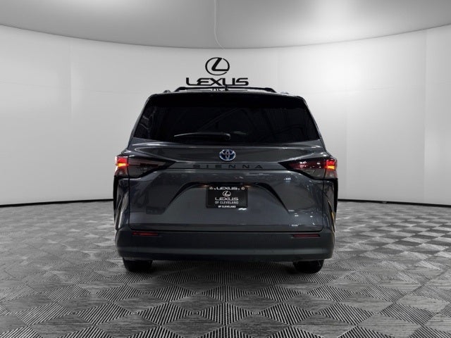 2025 Toyota Sienna LE 8 Passenger