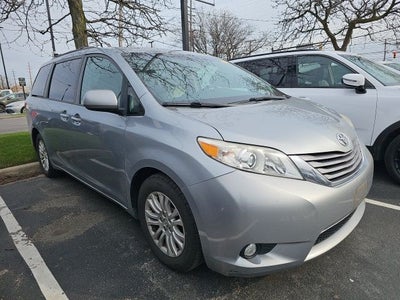 2015 Toyota Sienna XLE 8 Passenger