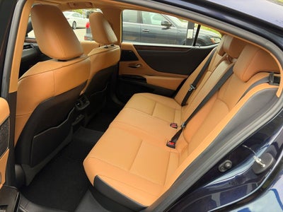 2022 Lexus ES 300h Premium