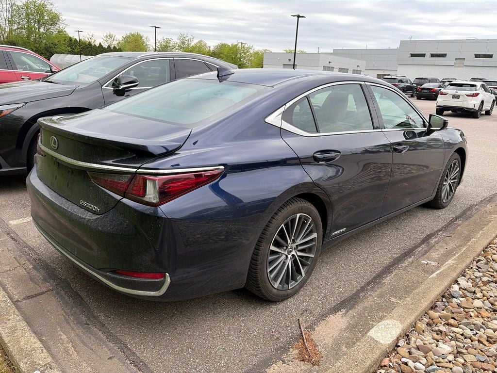 2022 Lexus ES 300h Premium