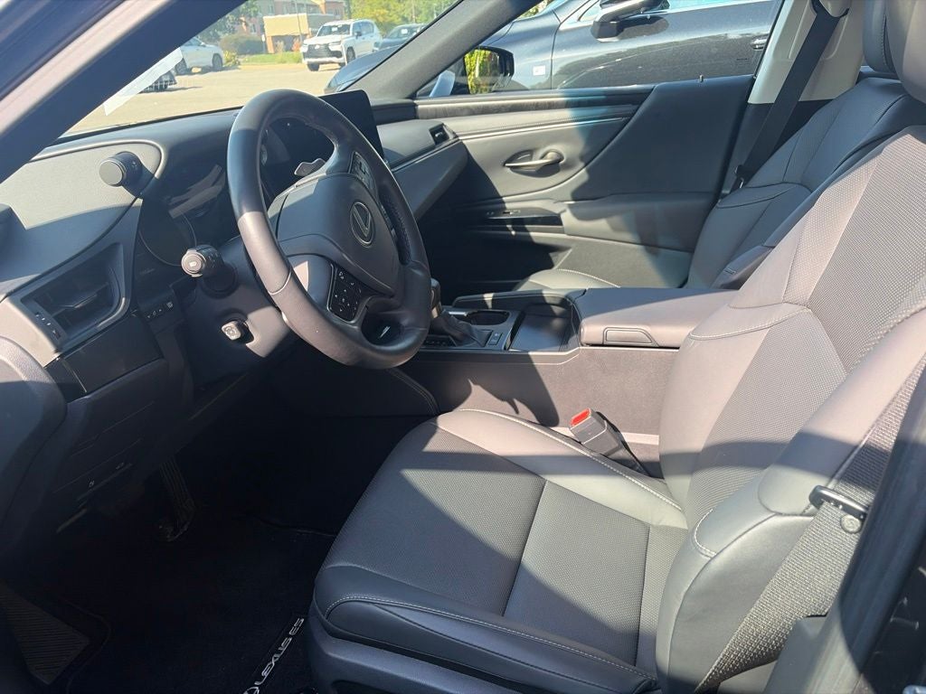 2025 Lexus ES 300h F SPORT Design