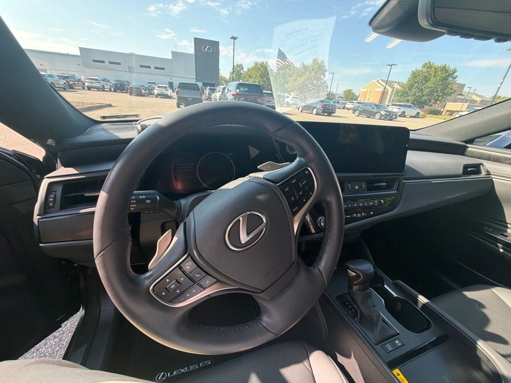 2025 Lexus ES 300h F SPORT Design