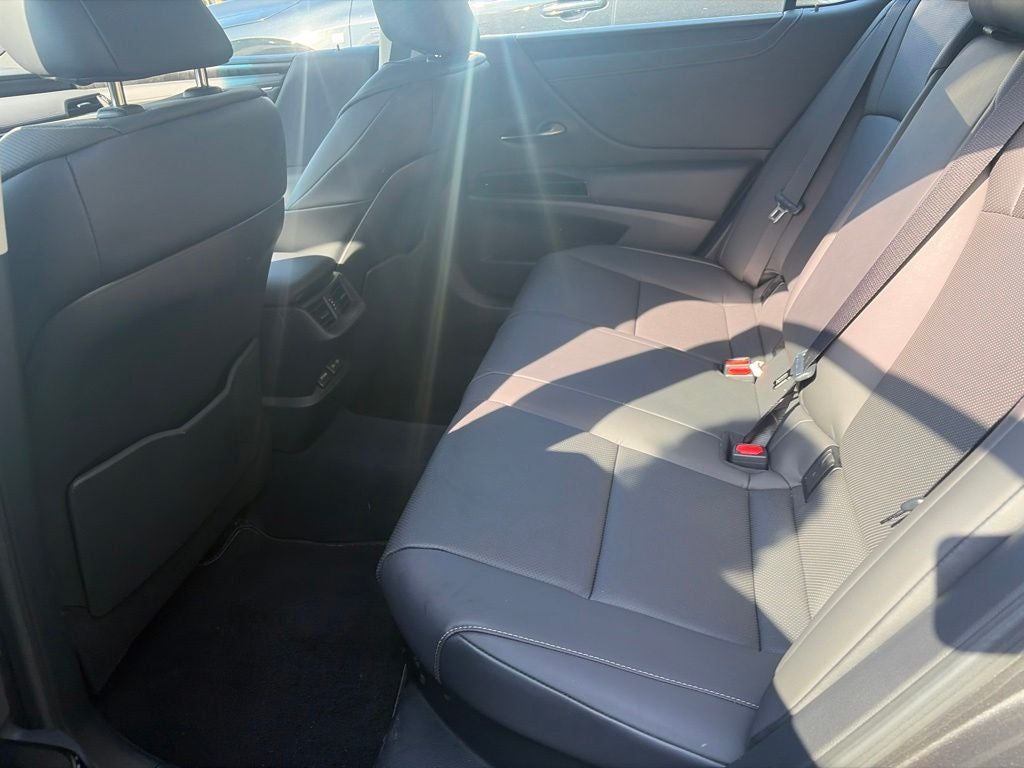 2025 Lexus ES 300h F SPORT Design
