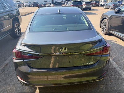 2025 Lexus ES 300h F SPORT Design