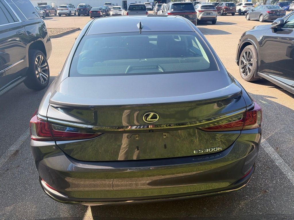 2025 Lexus ES 300h F SPORT Design