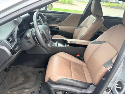 2025 Lexus ES 300h Luxury