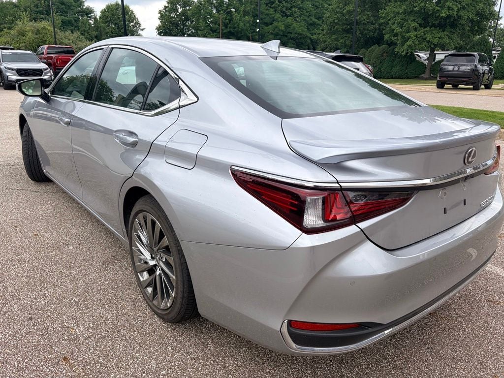 2025 Lexus ES 300h Luxury