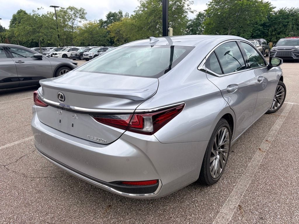 2025 Lexus ES 300h Luxury