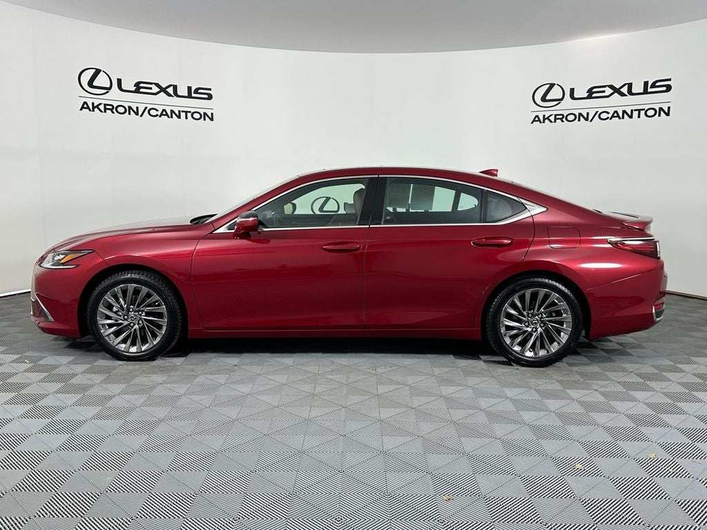 2025 Lexus ES 300h Ultra Luxury