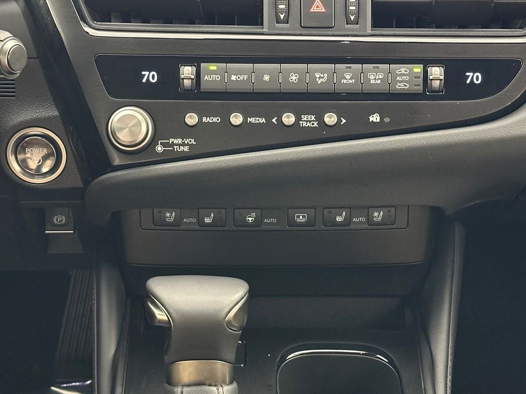 2025 Lexus ES 300h Ultra Luxury