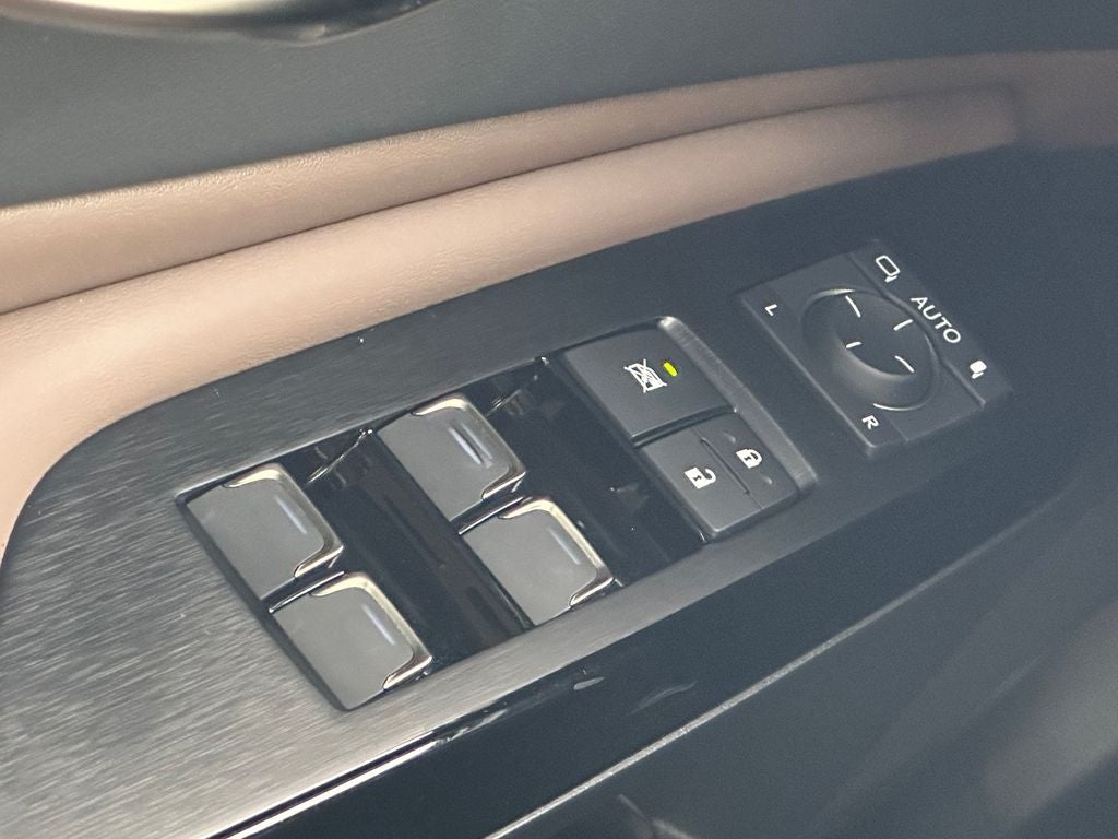 2025 Lexus ES 300h Ultra Luxury