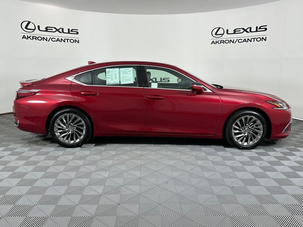 2025 Lexus ES 300h Ultra Luxury