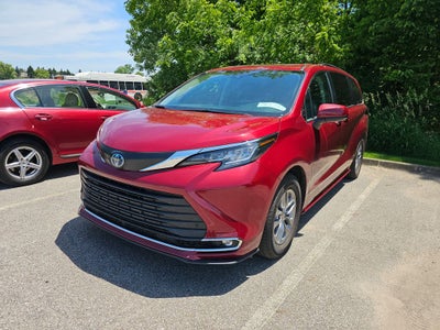 2023 Toyota Sienna XLE 8 Passenger