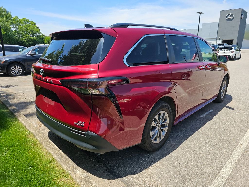 2023 Toyota Sienna XLE 8 Passenger