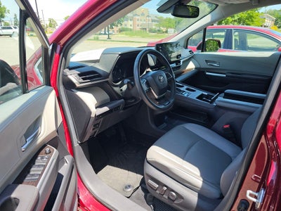 2023 Toyota Sienna XLE 8 Passenger