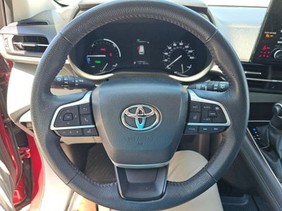 2023 Toyota Sienna XLE 8 Passenger
