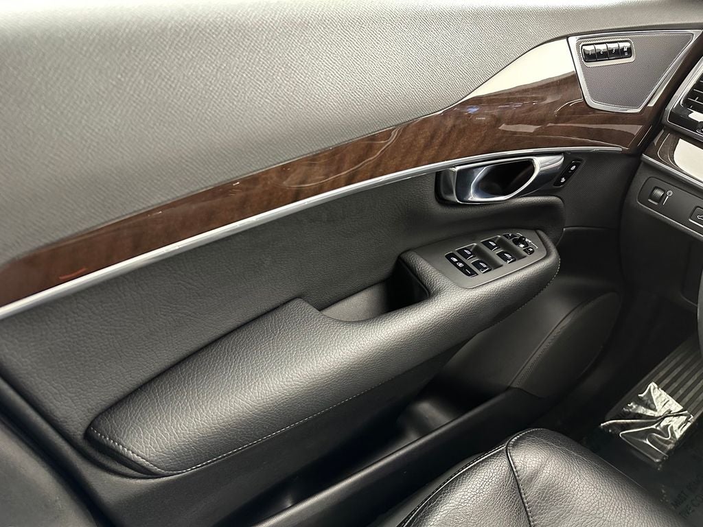 2018 Volvo XC90 T6 Momentum