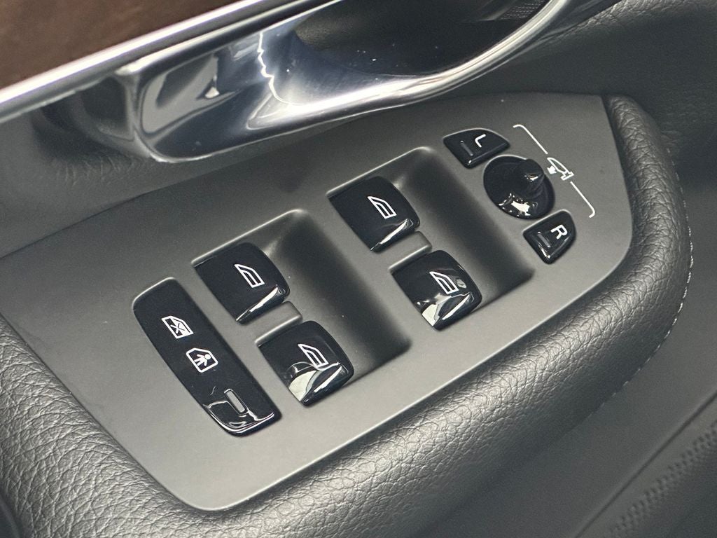 2018 Volvo XC90 T6 Momentum